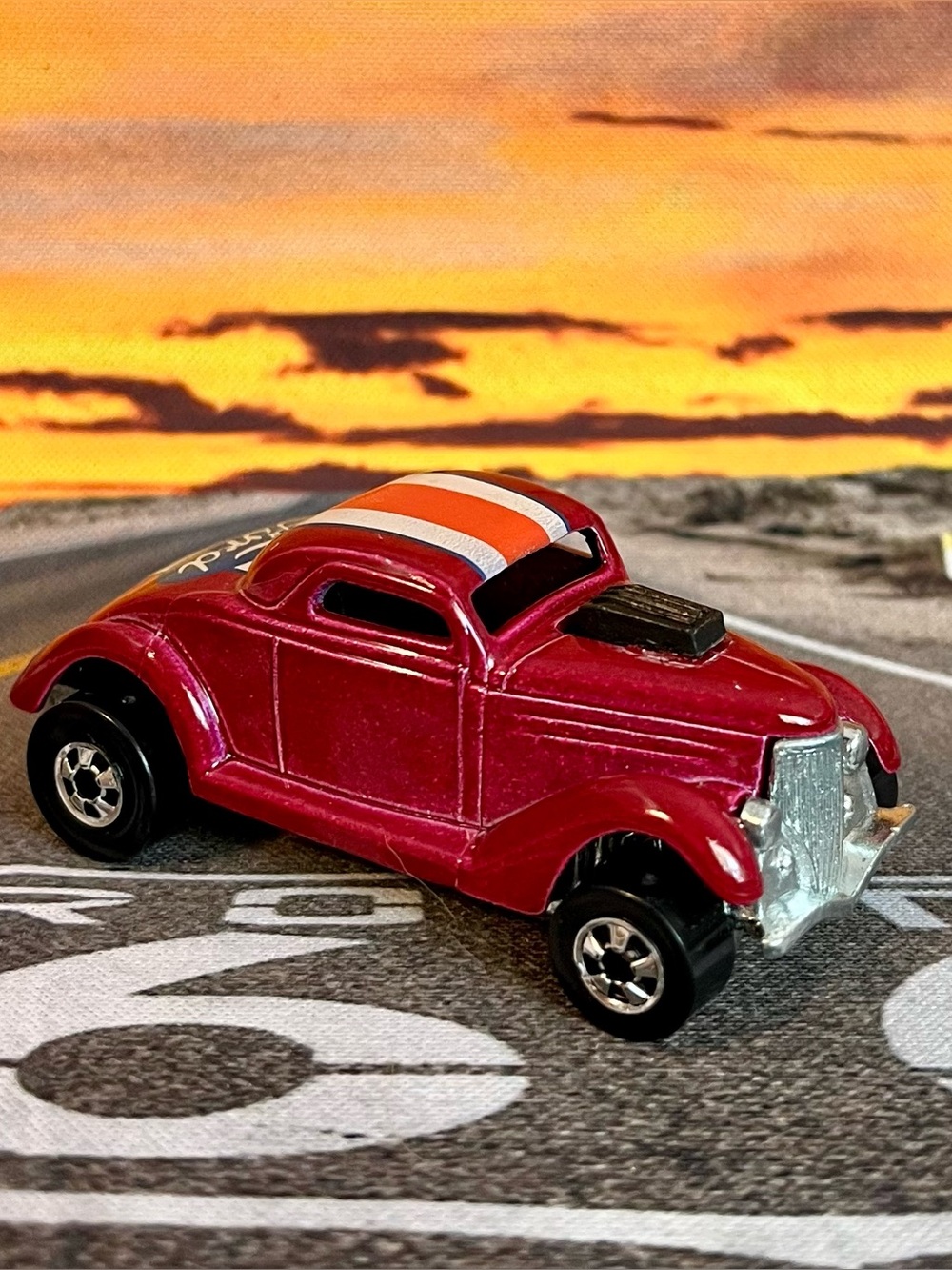 Hot Wheels Neet Streeter in Plum purple 1936 Ford Blackwall Vintage